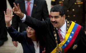 Nicolás Maduro y Cilia Flores, presidente y primera dama venezolanos, a su llegada a la Asamblea Nacional para la sesión especial por la conmemoración del Día de la Independencia. Foto: Ap