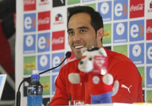 Claudio Bravo habló el jueves en conferencia de prensa. | Martin Thomas
