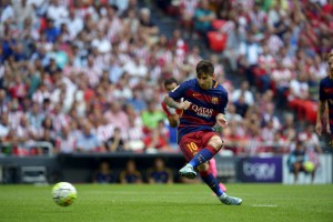 Lionel Messi lanzando el penalti