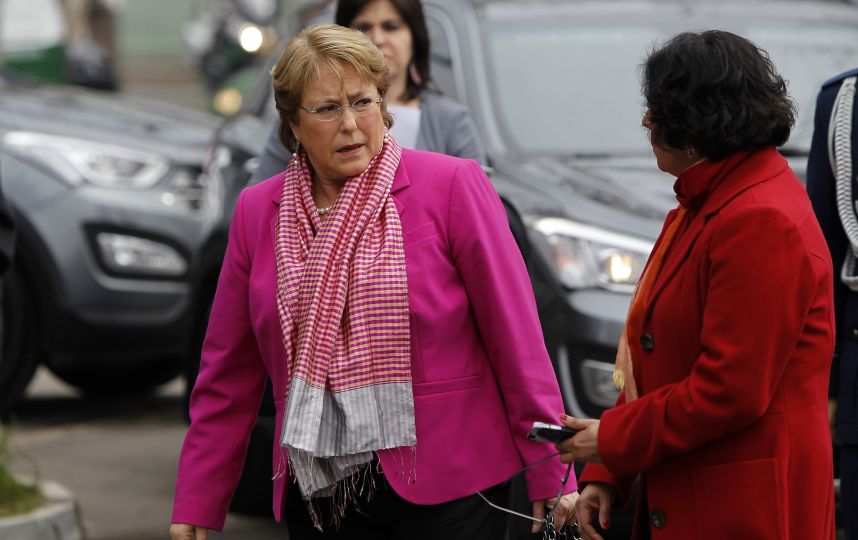 Bachelet suspende actividades del lunes y viaja a zonas afectadas por intensas lluvias Bachelet suspende actividades del lunes y viaja a zonas afectadas por intensas lluvias