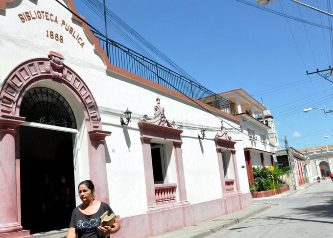 Fortalecen lazos bibliotecas y escritores de Granma Fortalecen lazos bibliotecas y escritores de Granma
