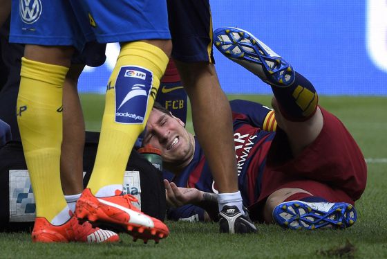 Messi deja el campo lesionado Messi deja el campo lesionado