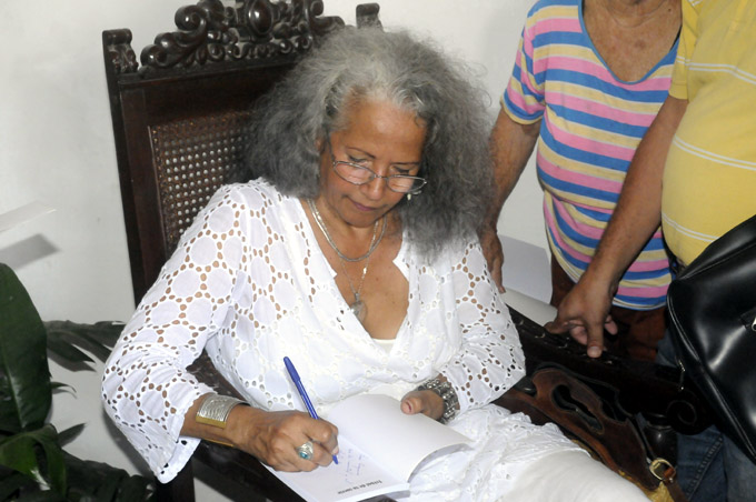 Lucía Muñoz, poetisa, Bayamo
