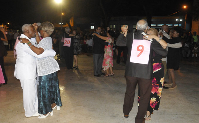 Revitalizan manzanilleros el baile nacional cubano Revitalizan manzanilleros el baile nacional cubano