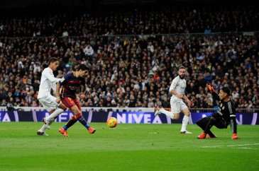 Luis Suarez marca el 4rto gol