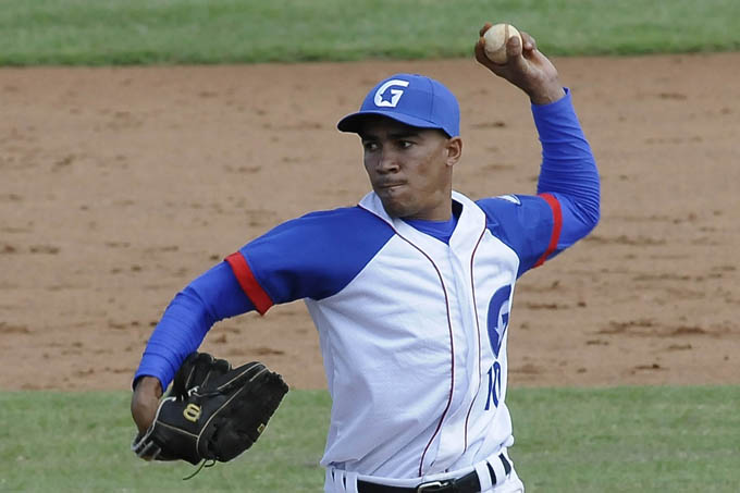 El zurdo bayamés Asiel Díez fue uno de los dos lanzadores granmenses que salió victorioso frente a Holguín / FOTO Luis Carlos Palacios