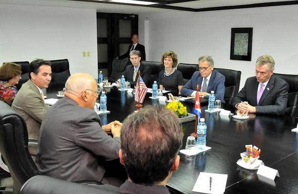 CUBA-LA HABANA-RECIBE RICARDO CABRISAS A GOBERNADOR DE VIRGINIA