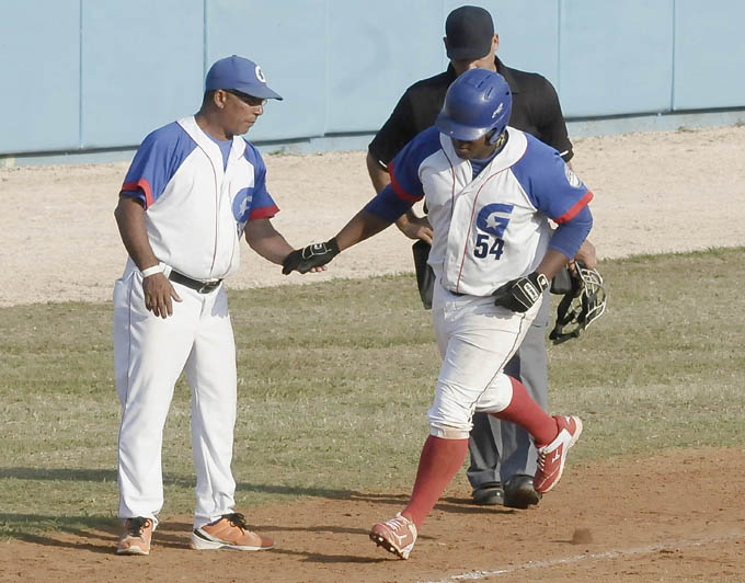 Despaigne, a quien extrañan Los Alazanes, debe ser el cuarto bate de la selección cubana / Foto Luis Carlos Palacios
