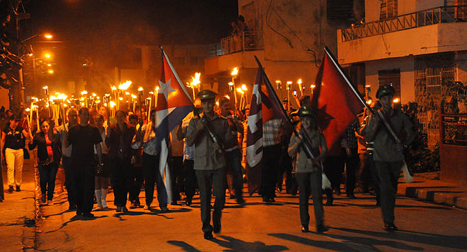 En Bayamo, otra vez antorchas como homenaje a José Martí En Bayamo, otra vez antorchas como homenaje a José Martí
