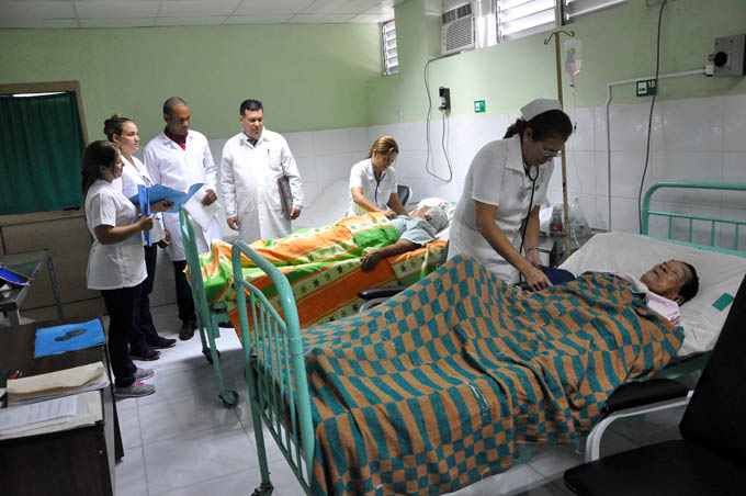 La sala de ICTUS del hospital provincial Carlos Manuel de Céspedes, tiene ahora mayor confort luego de ser remodelada y ganar en amplitud.Foto Rafael Martínez Arias
