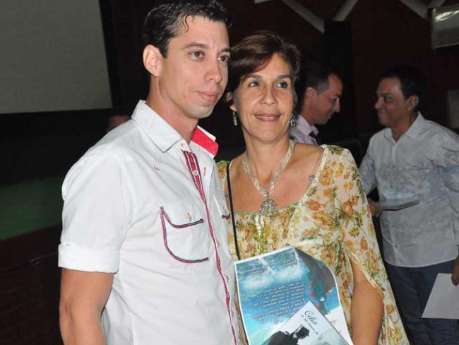 Ariel Prieto-Solís Cubas, director del documental, junto a Lucy Milanés. Foto Rafael Martínez Arias