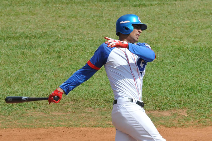 Con el rendimiento de la presente campaña, Avilés se confirma como uno de los principales prospectos de la pelota cubana / Foto Luis Carlos Palacios