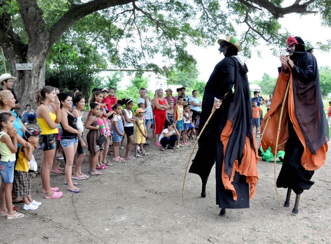 Andante  investiga patrones culturales de la tradición local y los  fusiona con el universo teatral contemporáneo. Foto Rafael Martínez Arias