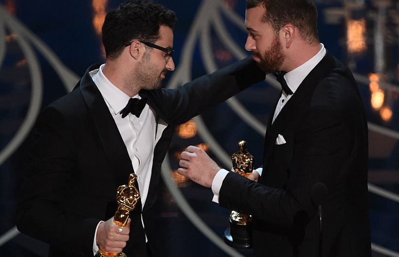 Jimmy Napes y Sam Smith se llevaron el Oscar en la categoría Mejor Canción Original en Spectre (AFP)