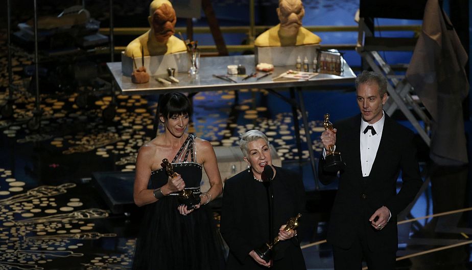 Lesley Vanderwalt, Elka Wardega y Damian Martin recibieron el Oscar al Mejor Maquillaje por Mad Max (Reuters)