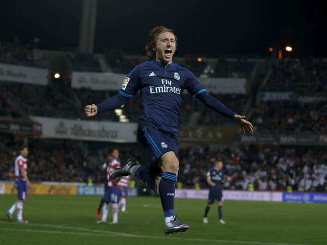 Modric celebra su gol al Granada. FOTO/ REUTERS