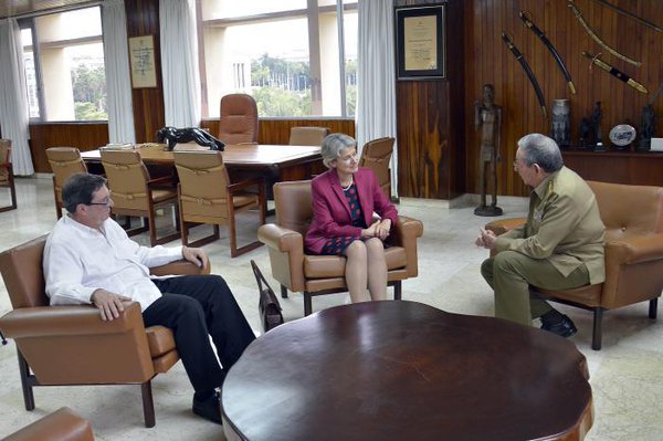 Raúl Castro e Irina Bokova