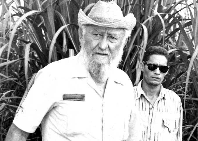 Ramón Castro Ruz en un recorrido por áreas cañeras de Granma en el año 1996 / FOTO Ángel Cordoví