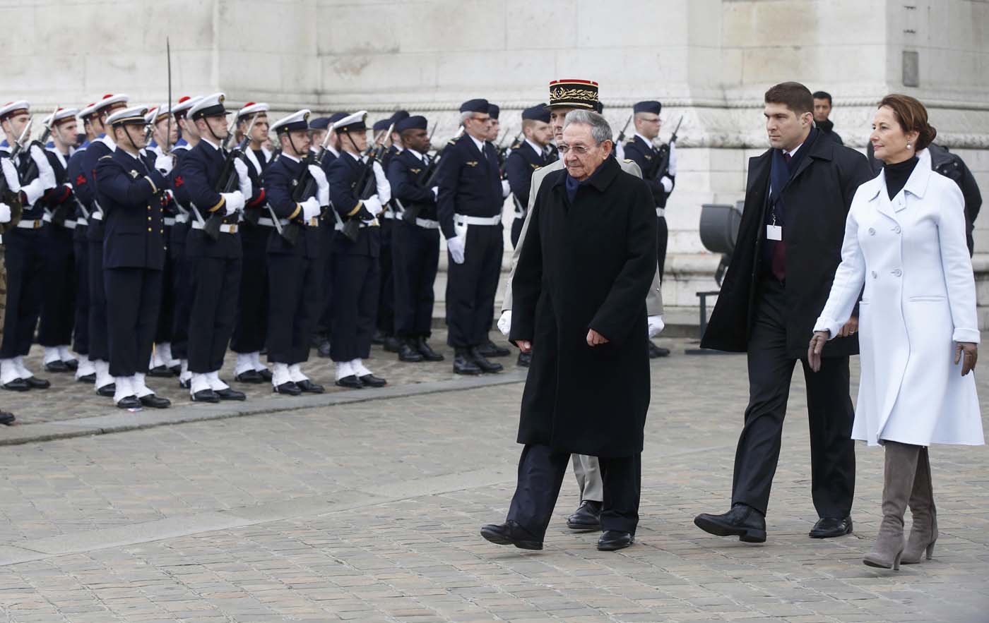 Cuba's President Raul Castro attends a ceremony at the Tomb of the Unknown Soldier at the Arc de Triomphe in Paris