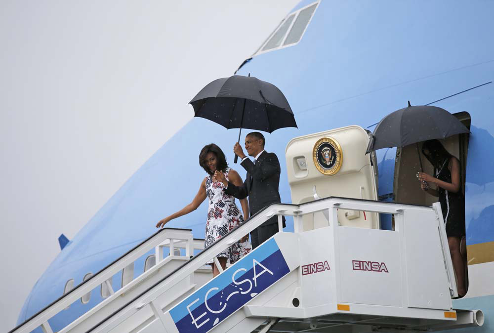 U.S. President Barack Obama and his wife Michelle exit Air Force One at Havana's airport