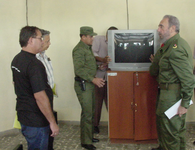 Fidel en la comunidad El Puntico, en el municipio de Campechuela (2002)./Foto: Luis Carlos Palacios