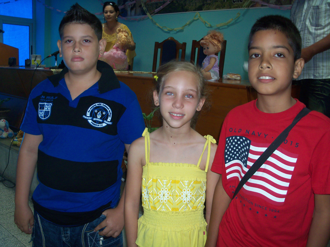 De izquierda a derecha, Gil B. Cuba, Susana González, y Lian Pérez, ganadores del concurso Trazaguas 2015.FOTO/Orlando Fombellida Claro