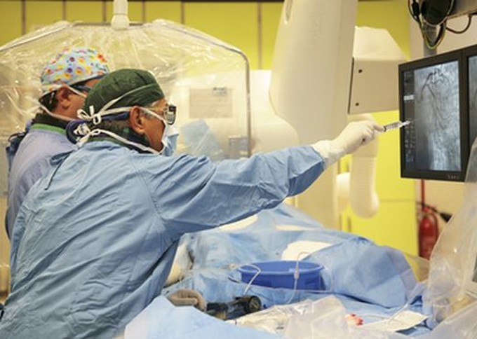 Paciente con angioplastia carotidea, enfermedad vascular periférica