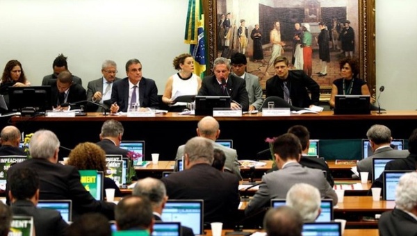 Senado de Brasil debate hoy calendario para juicio político contra Rousseff Senado de Brasil debate hoy calendario para juicio político contra Rousseff