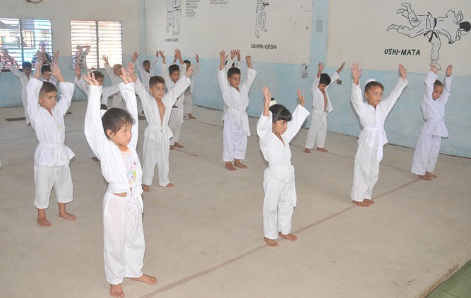 Un grupo de 24 niños (en edad preescolar) se inicia en la práctica del judo en el CD No 1 / Foto Luis Carlos Palacios Leyva