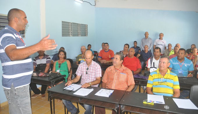 Villalón Barreiro durante la exposición de su propuesta científica / Foto Luis Carlos Palacios Leyva
