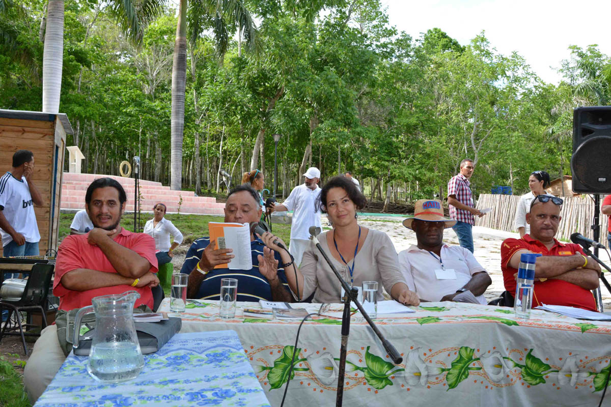 CUBA-GRANMA RECITAL DE VERSOS EN LA SIERRA MAESTRA