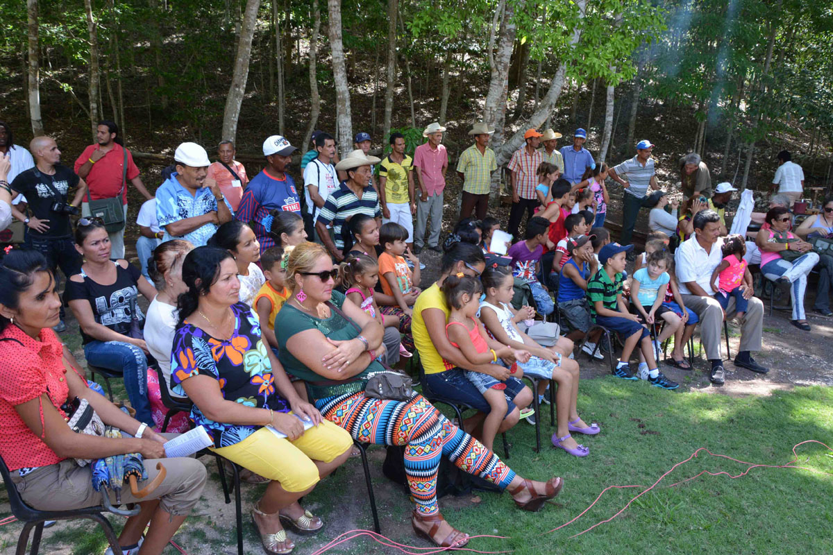 CUBA-GRANMA OFRECEN EN COMUNIDAD RURAL DESCARGA DE VERSOS EN EL FESTIVAL INTERNACIONAL AL SUR ESTA LA POESIA