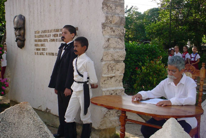 Rinden homenaje a Máximo Gómez en Bayamo Rinden homenaje a Máximo Gómez en Bayamo