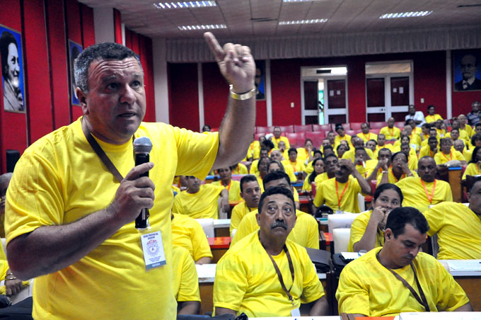 Debaten sobre vida laboral trabajadores de la industria alimentaria y la pesca Debaten sobre vida laboral trabajadores de la industria alimentaria y la pesca