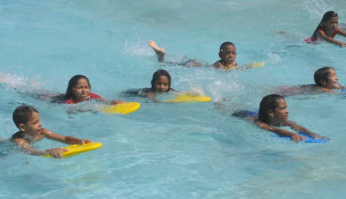 Con la apertura hace algunos años de las piscinas, aumentó la práctica de la natación y los deportes acuáticos 