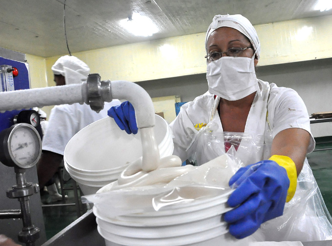 Prevén estabilidad en la producción de helado en Bayamo Prevén estabilidad en la producción de helado en Bayamo