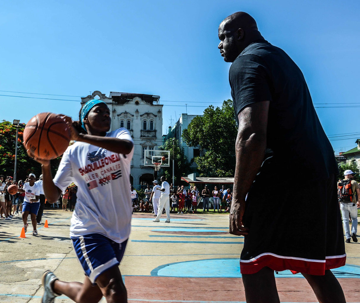 LA HABANA-COMPARTE EXPERIENCIAS SHAQUILLE O'NEAL CON NIÑOS CUBANOS