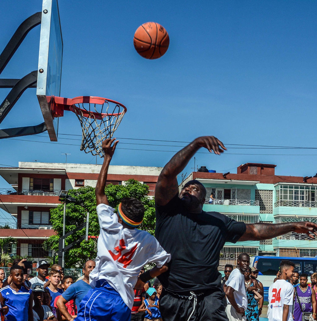 LA HABANA-COMPARTE EXPERIENCIAS SHAQUILLE O'NEAL CON NIÑOS CUBANOS