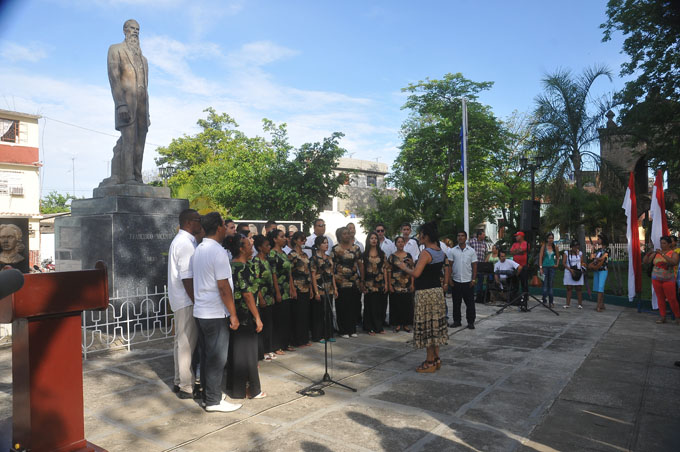 Rinden tributo al patriota Francisco Vicente Aguilera, en Bayamo Rinden tributo al patriota Francisco Vicente Aguilera, en Bayamo