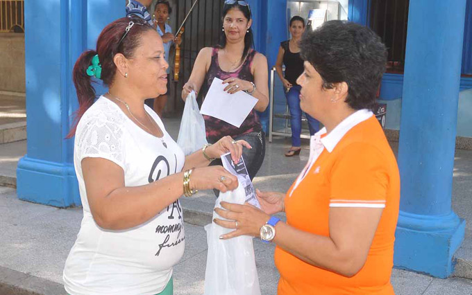 Reconocen trabajadores de la empresa Correos de Cuba en Granma Reconocen trabajadores de la empresa Correos de Cuba en Granma