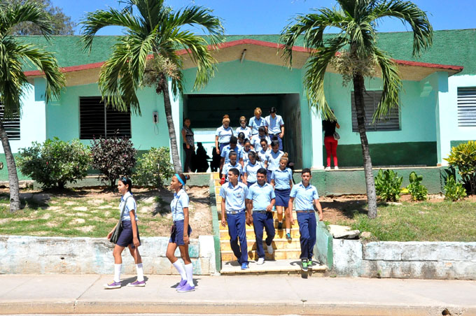 Valoran de satisfactorio curso escolar 2015-2016 en Granma Valoran de satisfactorio curso escolar 2015-2016 en Granma