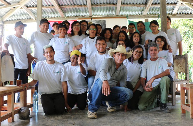 Estudiantes mexicanos junto a especialistas de patrimonios y trabajadores de la Comandancia de La Plata. 