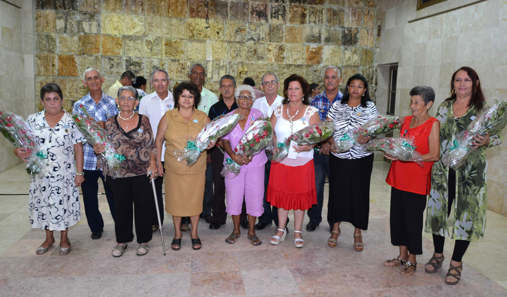 Condecoran a cederistas destacados en Granma Condecoran a cederistas destacados en Granma