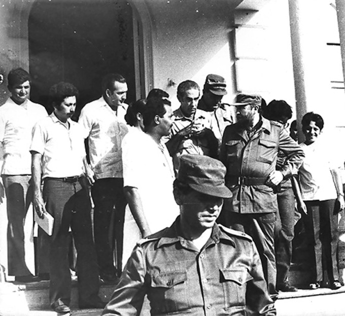 Fidel en hospital Hermanos Cordovés, de ManzanilloFOTO/Raúl Morales