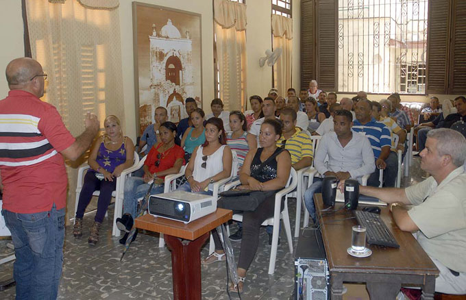 Bievenida, en la casa del Padre de la Patria, a nuevos profesionales de la agroindustria azucarera en GranmaFOTO/Luis C. Palacios Leyva