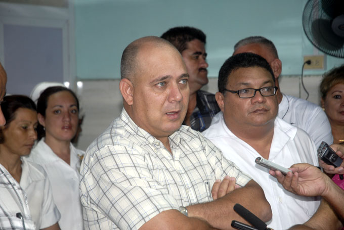 Recorre Ministro de Salud Pública institución de Bayamo Recorre Ministro de Salud Pública institución de Bayamo
