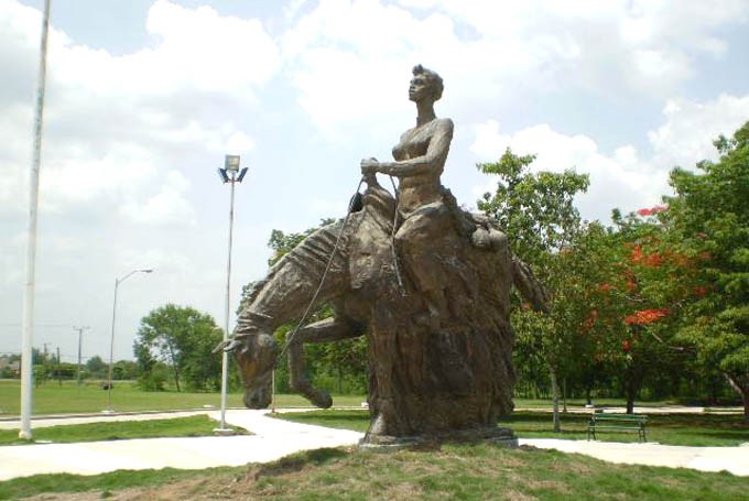 Rosa La Bayamesa monumento