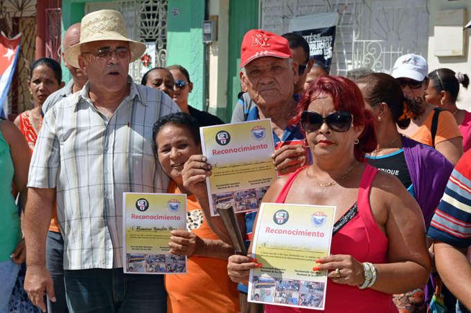 CUBA-GRANMA RECIBEN HOMENAJE TRABAJADORES POR CUENTA PROPIA DE LOS OFICIOS DEL BARRIO