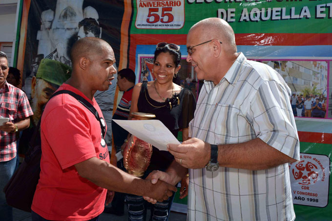 CUBA-GRANMA RECIBEN HOMENAJE TRABAJADORES POR CUENTA PROPIA DE LOS OFICIOS DEL BARRIO