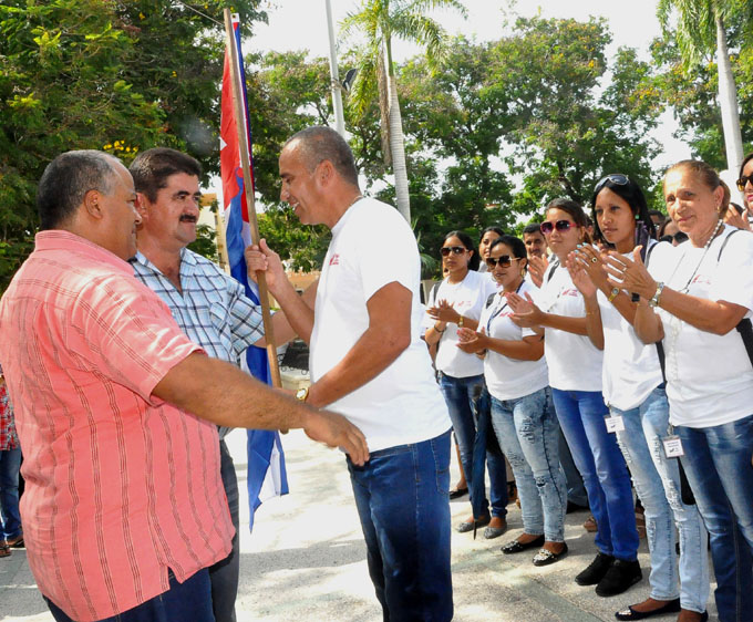 Federico Hernández Hernández y Manuel Santiago Sobrino Martínez abanderan el contingente pedagógico/foto Rafael Martínez Arias